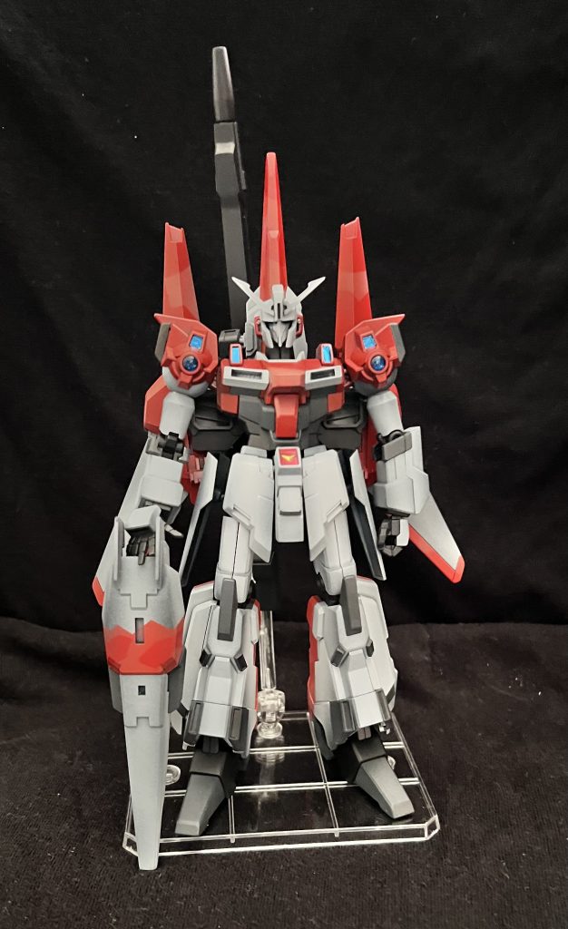 正面リゼルはイケメン量産機でそのままでもカッコよいのですが、この逞しい身体にガンダム顔を乗せたい衝動に駆られ作りました(gundam-kao5)