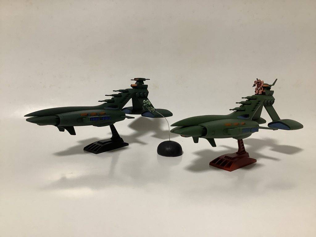 前回の了解型と(zaku-kao5)量産型の方を何色で塗ったか忘れたので色違ってますまぁきっと生産工場によって微妙に違うって事で