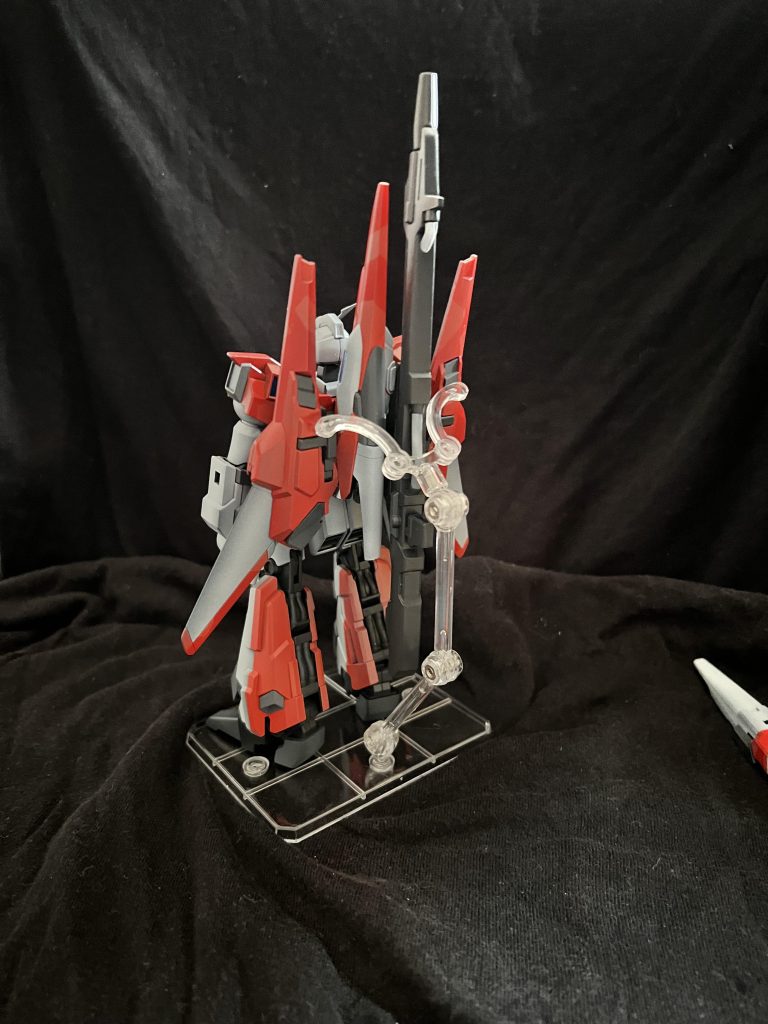 後ろ背負い物が大きいのでスタンド必須（一度倒れてツノが折れました）。