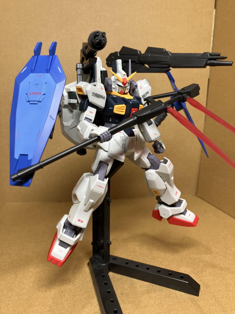 フェダーインライフルにサーベルをつけて、鎌のように使えます。ジムストライカーの運用データを元に開発されたとか(妄想)