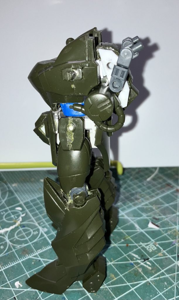 バックパックは中央で切り離しており、左右それぞれに動かせるよう加工しています。基部は写真のような感じになります。