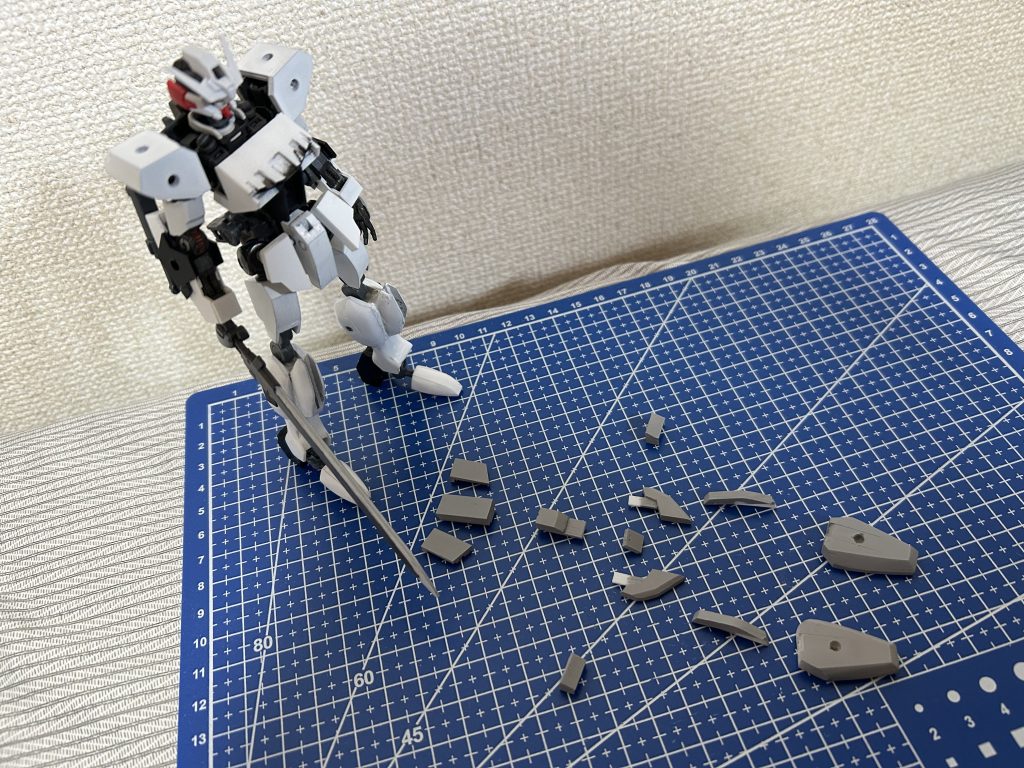 装甲の一部は着脱できます。色変え、換装を想定。ここまでご覧いただきありがとうございました。完成したことで心残りが一つ消えました。