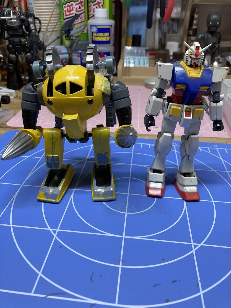 これは制作途中の仮組です。昔ランナーのまま塗装したヤツのリメイクなので、色はついてるわパーツ破損してるわで結構苦労しました。最後までご覧頂きありがとうございました！