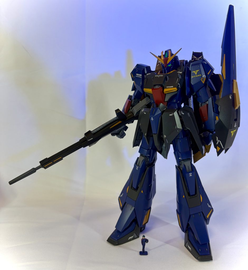 正面デカールもくど過ぎずかつ全体的に締まるように選びました。