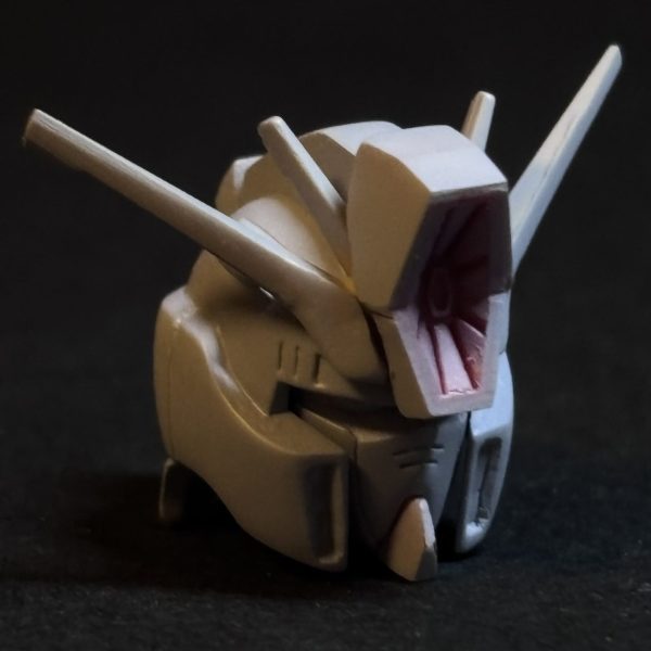 ZZガンダム.お顔改造中