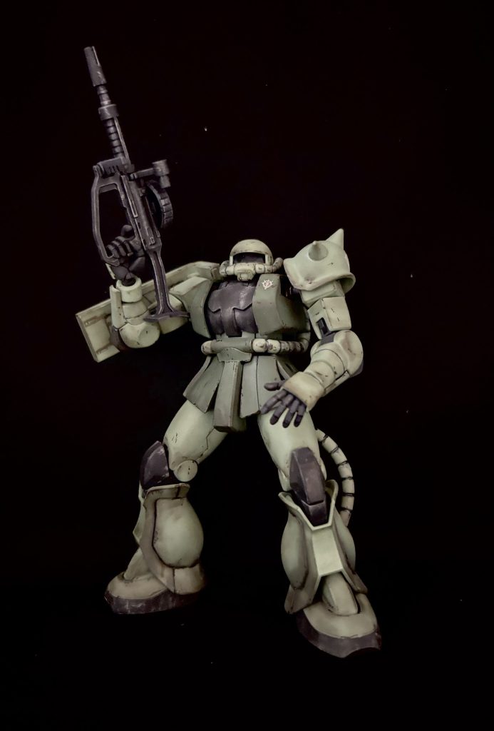 今回はデカールも控えめにしてウェザリング重視です。ザクマシンガン