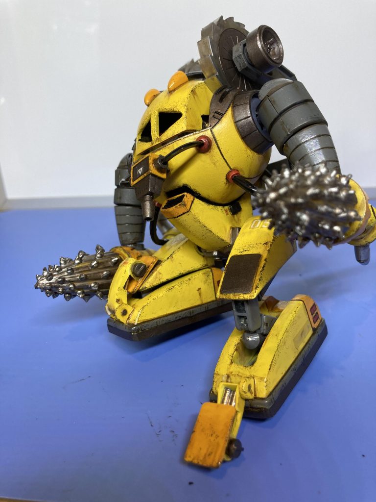 こんな感じで脚が伸びます。股間の付け根も伸びます！