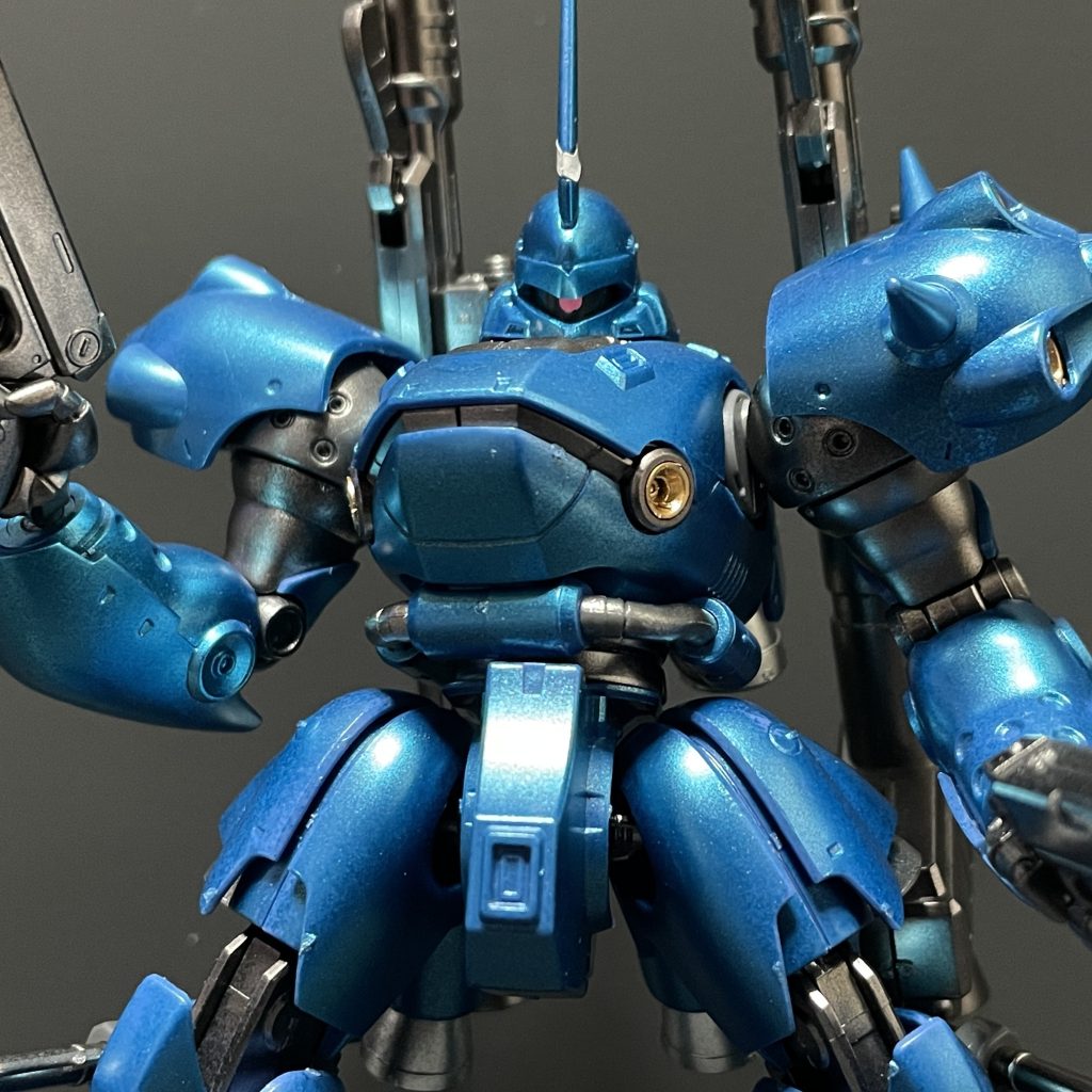 写真だとあまりメタリック感強くないですが、光に当たるとブルーが光ってます。メタリックにすることで重厚感が増えた感じ👏