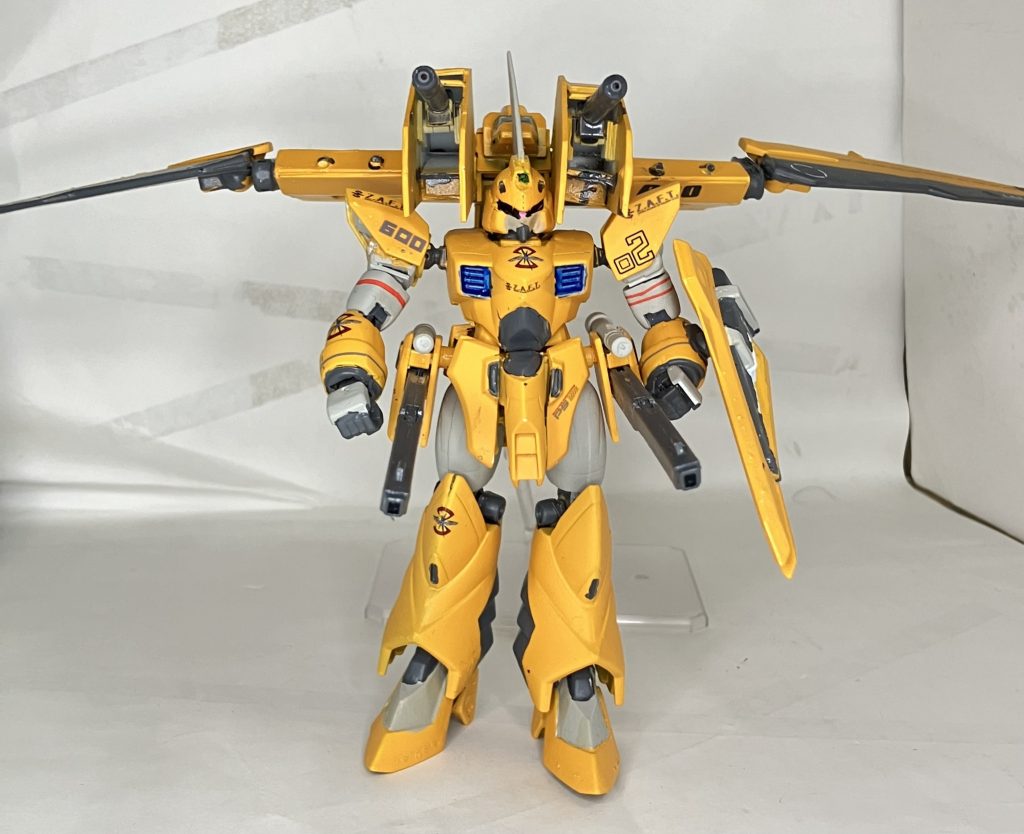 差し替えでフルバースト形態にすることができます。バックパック上部にジョイントを設けているのである程度ホールドしてくれます。