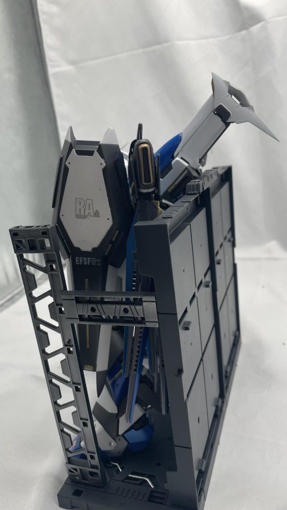 スタビライザーも延長。シールドもちょこちょこ装飾。