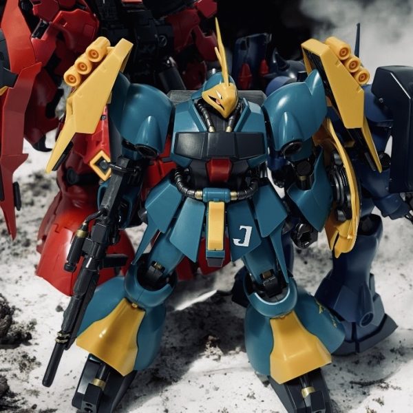 HG ヤクト•ドーガ 【ギュネイ•ガス専用機】