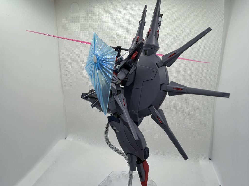 ビームシールドを上下向き出来る様に少々工夫しました。劇中シーンのポーズで決めました。