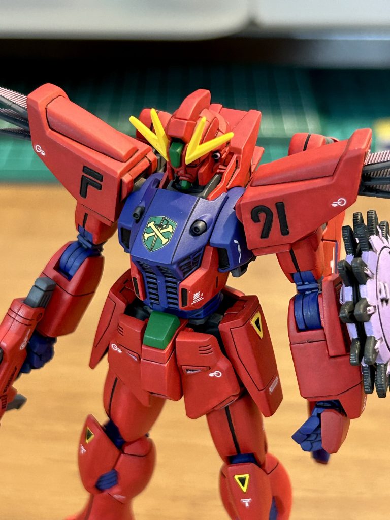 「フハハ、怖かろう」とセリフが聞こえてきそうなカラーリングとバグが特徴となります。バグはネオジムで脱着可能。