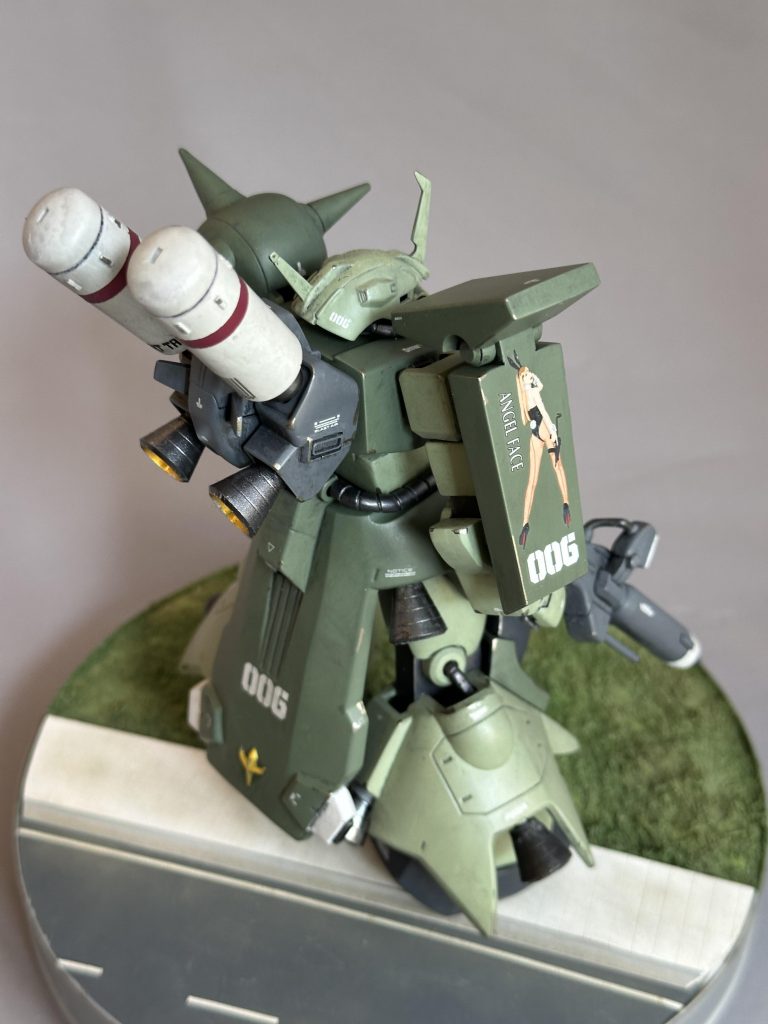 プロペラントタンクはケミカルなイメージで。