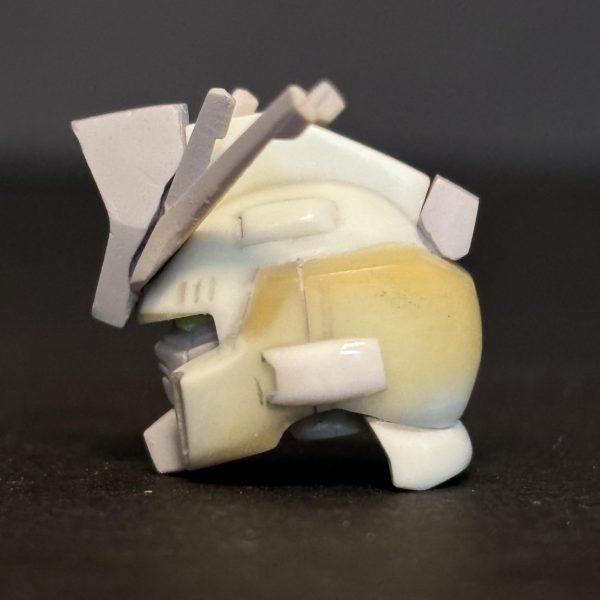 HGUC &nbsp;ZZガンダムをカトキversionに寄せていこう第3週です。（〜3/15）今週は主に筋彫りやら傷修正やらをやってました。1枚目と3枚目が3/15時点で両頬のダクトとトサカの後ろを追加しました。2枚目は先週時点。どれだけ寄せれたかな〜っと思いGrokで線画にしてみました。4枚目がHGUC無改造。5枚目が現状、6枚目がカトキversion。無改造からは随分変わりました笑。ただなんか今ひとつ寄りませんね🤣Chat GPTさんはツインアイのせいだとのコメント。まあこれはこれでカッコよくなってきたのでヨシッ👉来週は引き続き歪み修正と傷取りに励みます。アンテナのシャープ化も真鍮線仕込むのにチャレンジしてみます。（4枚目）