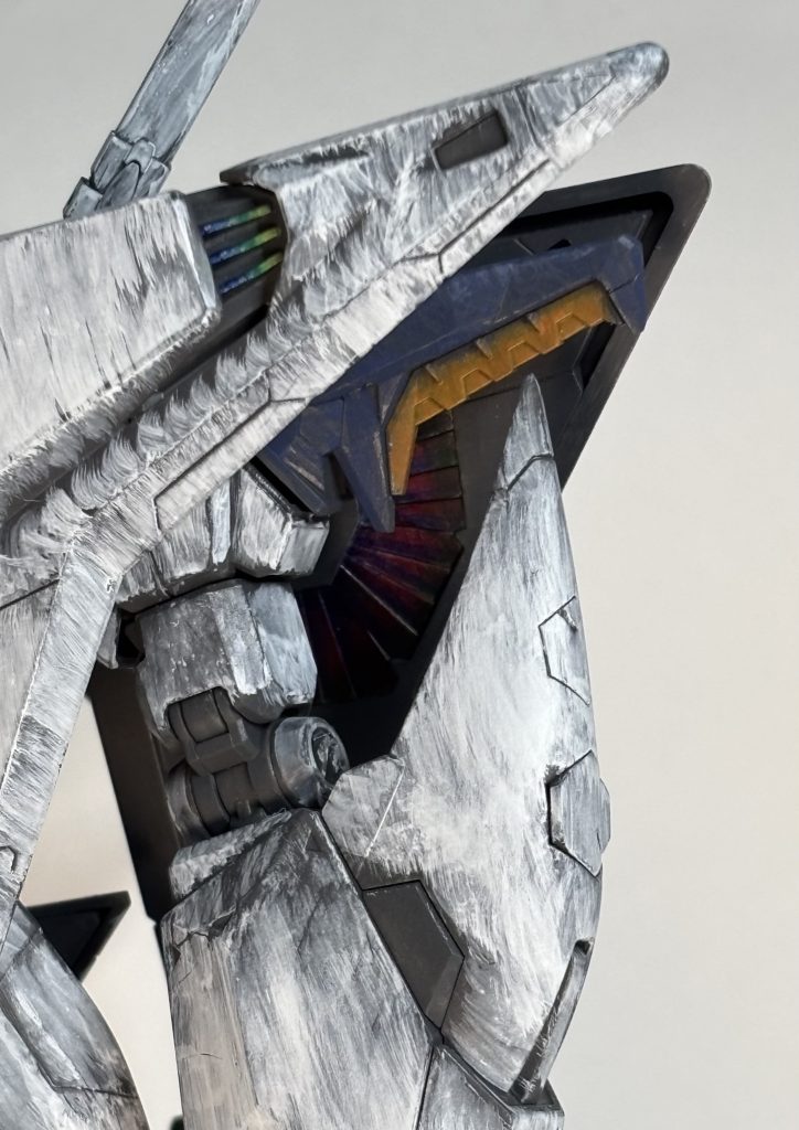 ミノフスキーフライトユニットのフィン形状のとこはグラデーションで塗ってます。チラ見えする分には十分のクオリティ。