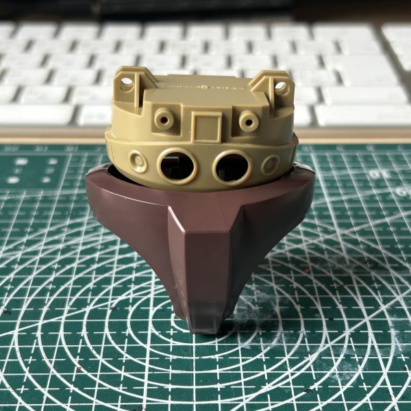 HG ゴックはプロポーション、可動域ともに昔の機体だけあって、改修のやり甲斐のある機体ですね。まずは腰の可動域を上げまくりいろんなポーズができるようにしていこうと思います。（5枚目）