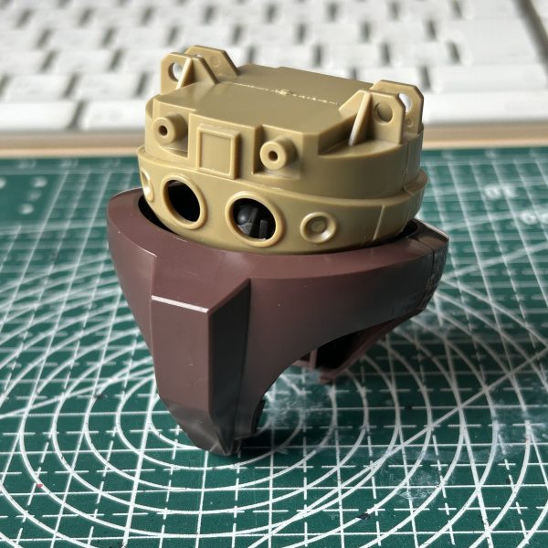 HG ゴックはプロポーション、可動域ともに昔の機体だけあって、改修のやり甲斐のある機体ですね。まずは腰の可動域を上げまくりいろんなポーズができるようにしていこうと思います。（4枚目）