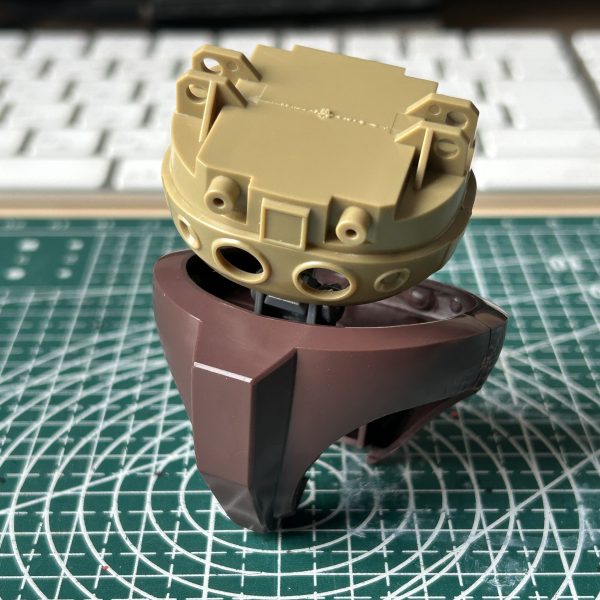 HG ゴックはプロポーション、可動域ともに昔の機体だけあって、改修のやり甲斐のある機体ですね。まずは腰の可動域を上げまくりいろんなポーズができるようにしていこうと思います。（3枚目）