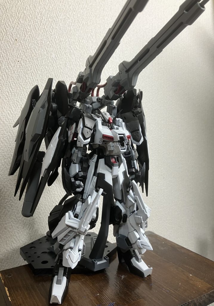 射撃モードです本当はもっとポージングとかしたかったんですけどフルアーマー化の弊害として機体重量の増加と可動域が絶望的に狭まったので諦めました