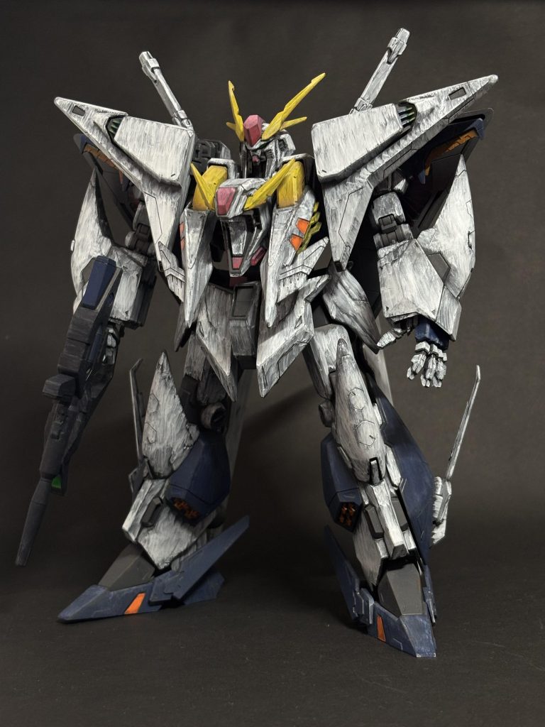 正面。見て分かる通りベースの白は筆ムラ気にせずそのままにしてます。オレンジとか赤は少しちゃんとめに塗ってバランス取ったつもりです。