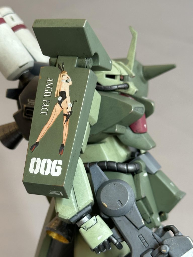 というわけで、最後はシールドアートおねいさん。