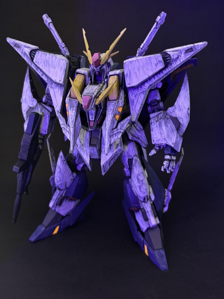 オレンジ箇所と目はUV発光仕様。