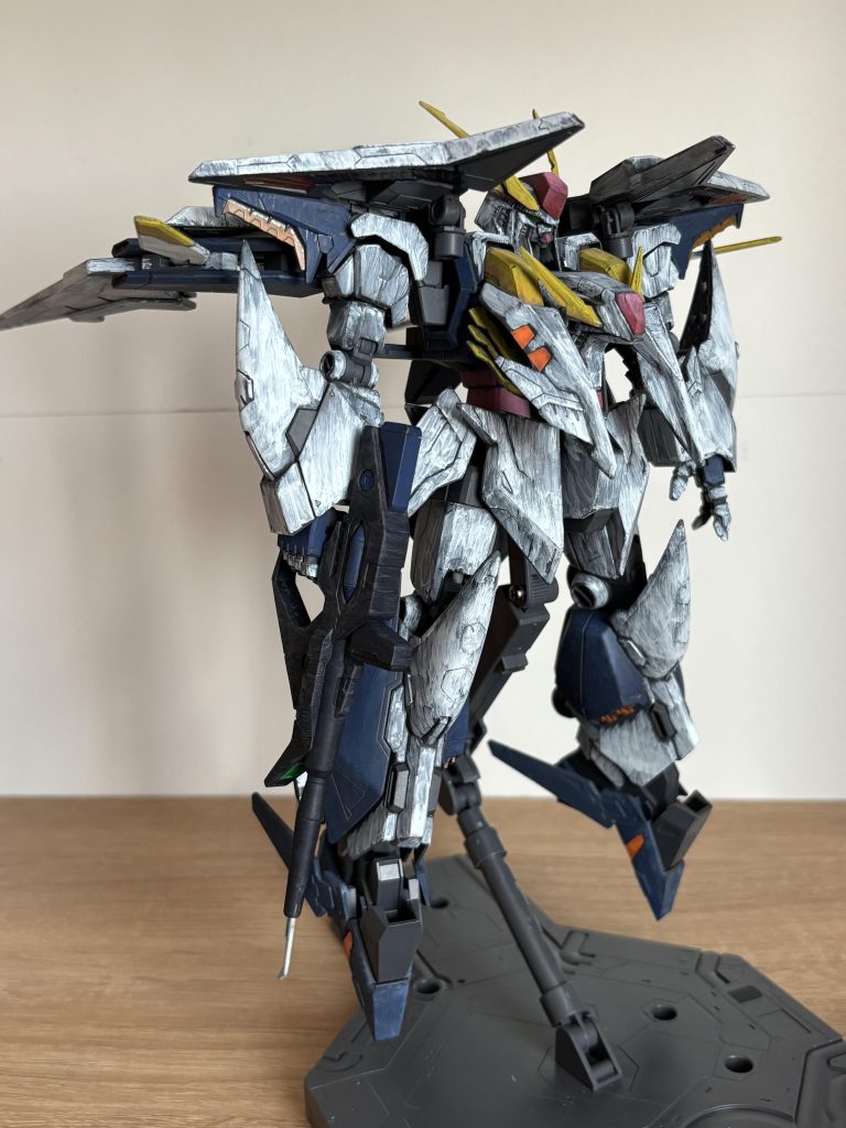 フライトモード。変形は基本あんまり好きじゃない（作る手間的に）んだけどこれはいいですよ、飛び方もかっこいいですからね。