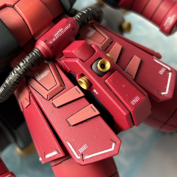 本体側がやっと完成。残るは大量の武器とプロペラントタンクです。円筒パーツの合わせ目消しが大量にありそうな予感がしています！！（4枚目）