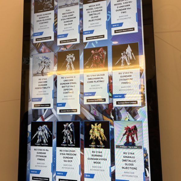 1ヶ月くらいでしょうか、お待たせしております。無事留学も終わったのでまたガンプラ再開します！！！素組は終わっているので、シャーペンでパネルラインデザインして、タガネで筋彫り追加しています。この作業楽しい＾＾余談ですが、カナダに留学している間、バンクーバーのショッピングモールにガンダムベースのポップアップストアが出店してたんですよね。まさかガンプラ見る機会が海外であるとは思わなんだ....ガンダムベース限定商品が山のように売られていて凄い品揃えでした（3枚目）