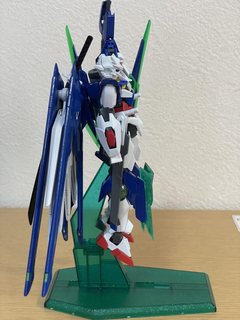 全体はこんな感じです。バランスが少し悪くなってしまい、ポージングが難しいです。