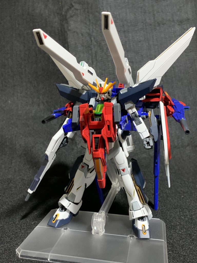 ダブルエックスとドッキング。ドッキング詳細も公開されていないためダブルエックスのバックパックに3ミリ穴を開けて取り付け。後ろに垂れ下がらないようにアームアームズで処置しました。部品の寄せ集めのため動きのあるポーズは取れず固定モデルとなります。