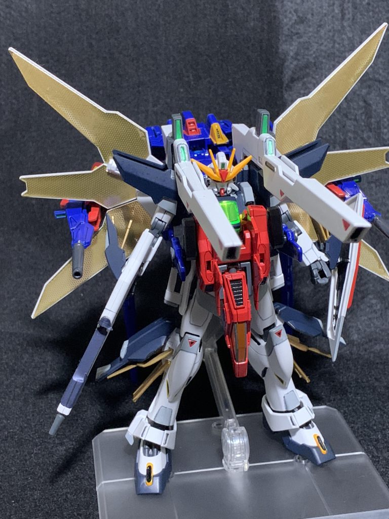 ドッキング後のツインサテライトキャノン発射形態。放送当時は視聴していてもツインサテライトキャノンの印象が強すぎてこのポーズ以外記憶に残っていません。旧キット作成レビューを見ても固定ポーズのみのため撮影角度を幾度も変えて同じ写真ばかりにならないようにしています。