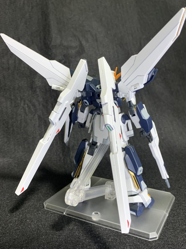 照明を当てながら、影の当たり方、ツインサテライトキャノンの向きなどシルエットがエックス字に見えるようにこだわりながら時間をかけて撮影しました。