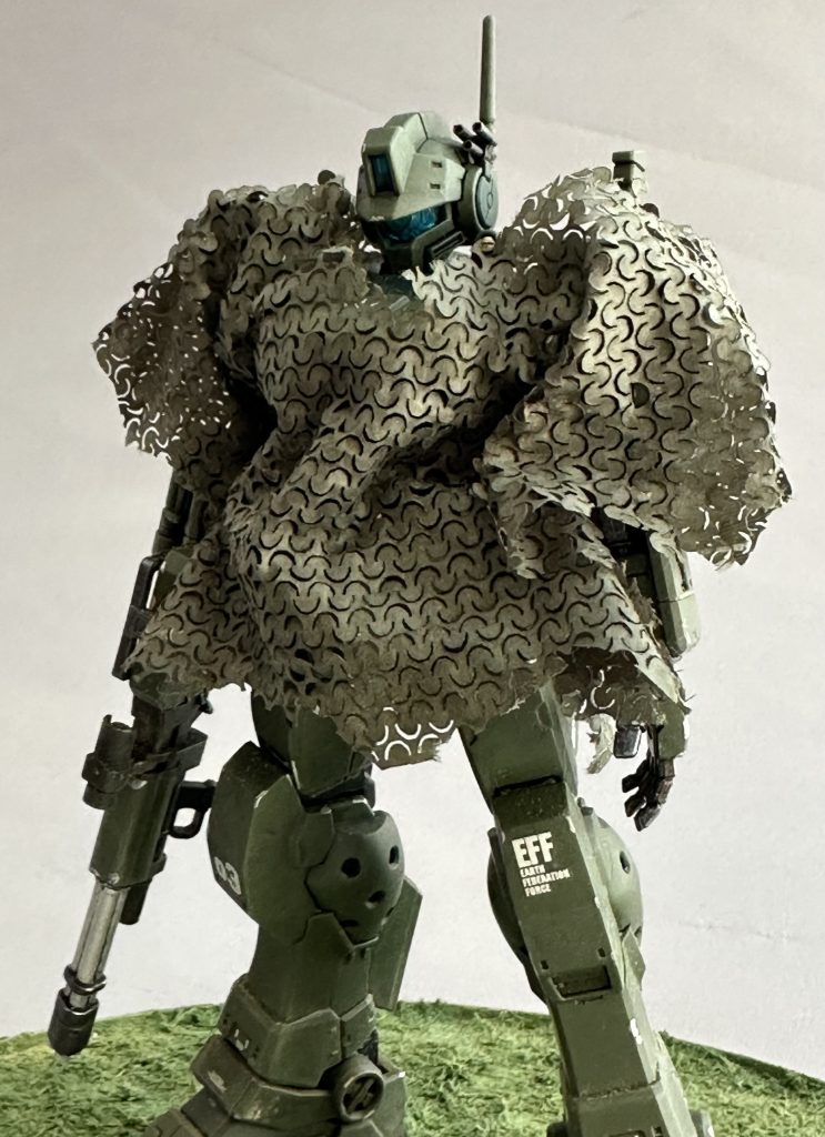 必要に応じてメッシュに植物の枝などを差し込んで環境に馴染みます。ちなみにメッシュは1/35AFV用のものです。