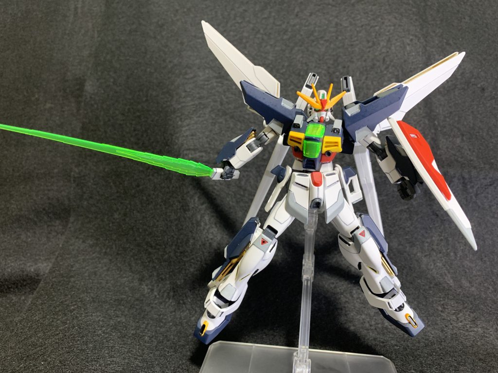 ライフル射撃よりビームソードによる近接戦をしているシーンの方が印象に残ります。