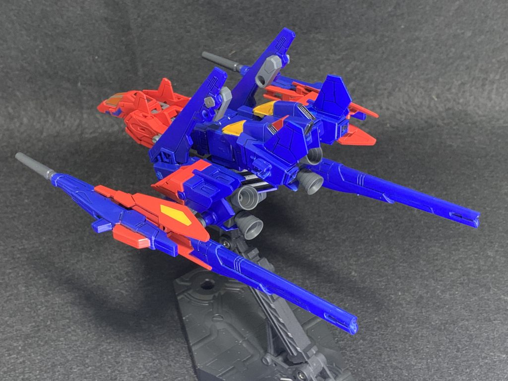 Gファイターのような派手な機体カラーです。