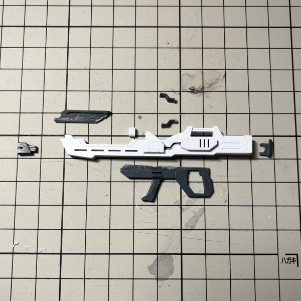 お久しぶりです！シールド改修したり、ガントレットにボールジョイント仕込んだりしてました。やりたいことやってたらアナザーコンには全く間に合わなかったですねぇ笑うるさくない程度にディテール入れたり表面処理したら塗装します（3枚目）