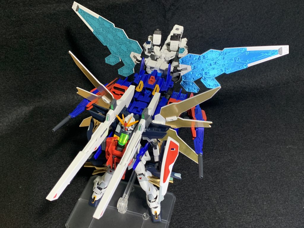 他の機体とのドッキングも試そうとしましたが時間が圧倒的に足らず断念しました。無い物は自作するというガンダムベーススタッフの方の発想力はすごいですね。寄せ集めの機体を最後まで見ていただきありがとうございました。