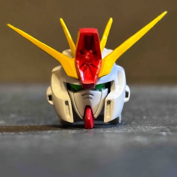 MGカトキフルアーマーZZが買えなかったらHGUC ZZを寄せていこう第五週（〜329）です。表紙は斜めから。このアングルはいつもだいたいかっこいい笑。次の画像は最新。2枚目は前週。への字スリットの掘り直しやらアンテナ削り込み、傷とりをやってました。ハイメガキャノンの傷とりはもう一周かかりそう。やり直すたびにシンナー風呂につけてるので母材はヘロヘロです。そろそろ決着つけます。ハイメガの外周溝入れ直すか段付け直すか‥ほぼパテになってきたのでなかなか難しいです。グッとやるとパキッって😆来週はひょっとしたら色ついてるかもちなみ最後にGrokで仮に色付けしてみました。ツインアイ周りは微妙ですがだいぶ近づいてきたんじゃないかなと思います。最後の画像はwebの拾い物のサンプルKa。これが見本で今までやってきました。主様画像ありがとうございます。（追記）5枚目に着色画像を生成し直しました。いい感じ😊モチベ回復。ハイメガキャノンの仕上げと現物塗装頑張ります。（4枚目）