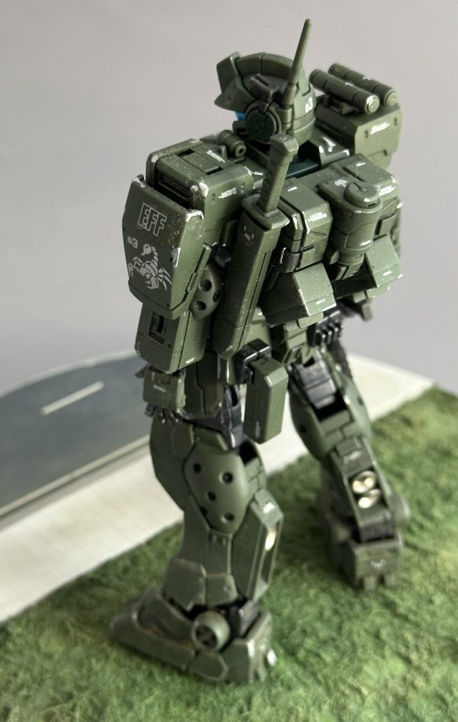 左肩アーマーにはサソリマークをアレンジ。ABRTH仕様？ギリースーツに振りかけてあったウェザリングパウダーがあちこちに残っちゃってますが、これはこれで…。