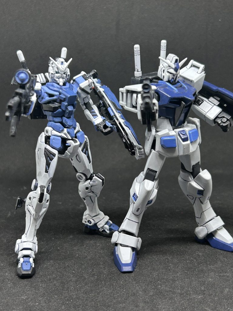 ここで前回ガンダムベースカラーで塗った私のガンダムと並べてみました。
