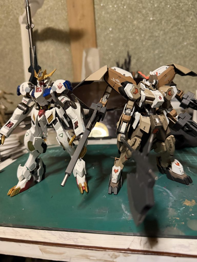 以前作ったバルバトスルプスレクスと一緒に。