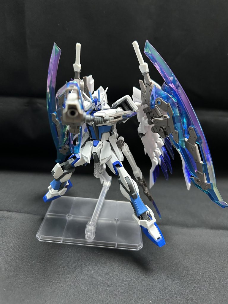 /Dnと対にするために背面には大型のビームランチャーを装備&nbsp;エネルギーチャージすることにより高出力ビームを発射できる