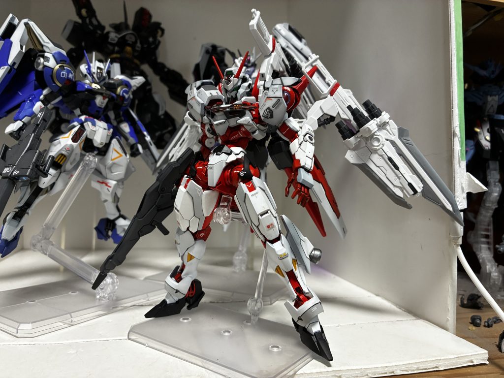 今はレッドドラゴンのパーツを組んでいます😁パーツ揃うとゴツいですねレッドドラゴンww次はどんなミキシングやるかな(*´-`)でわまた👋