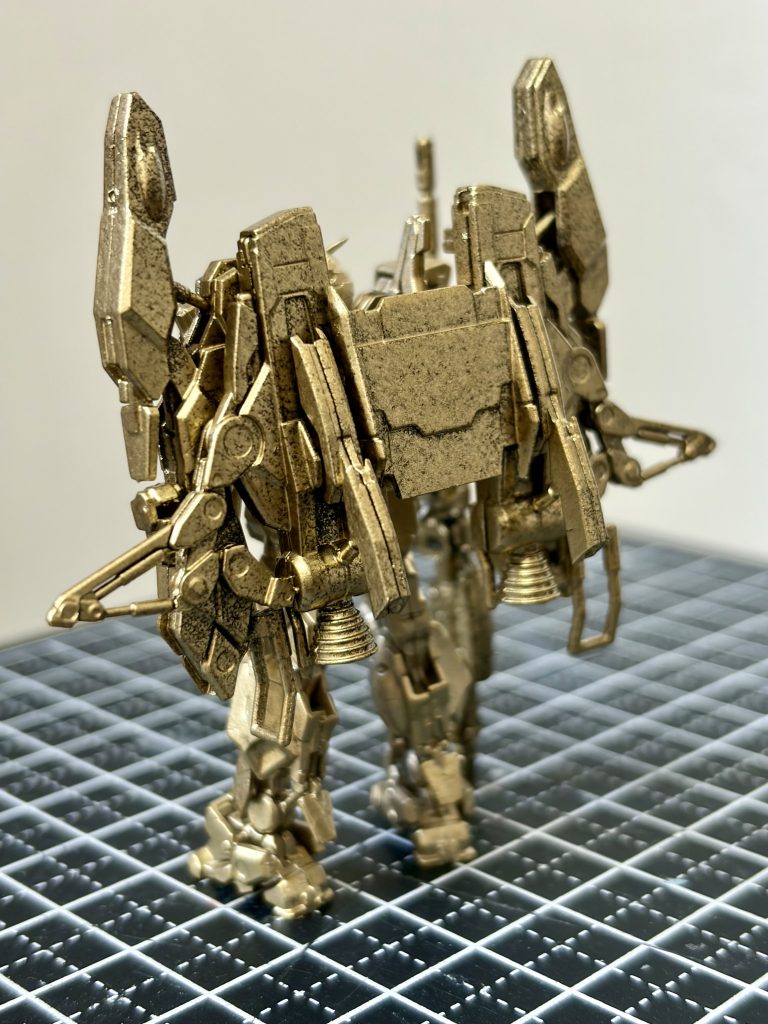 ガンダムアーティファクトの造形、めちゃ好きなんですが、非稼働モデルで良いので1/144スケールで出してもらえないですかね。