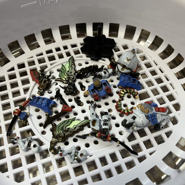 進捗率90%くらいです。ガンマカは洗うと溶ける&乾燥時間かかるので最後の作業としてます。月曜くらいに完成予定です。