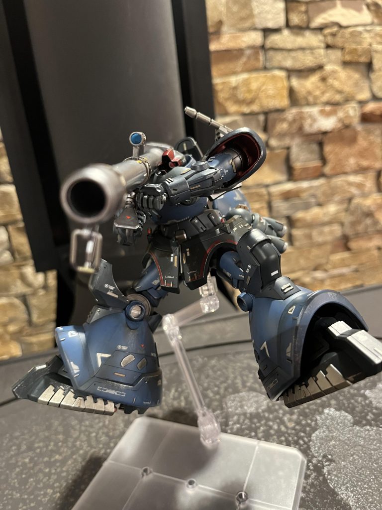 お次はジャイアント･バズを持たせてポージング✨️ やっぱりドムにはバズーカですよね( ´˘` )