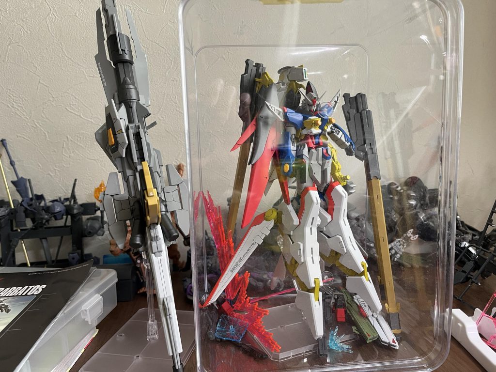 ゼウスシルエットがホントデカイので、いつもの100均のケースに全く収まらず。収納場所にも困りますね😅