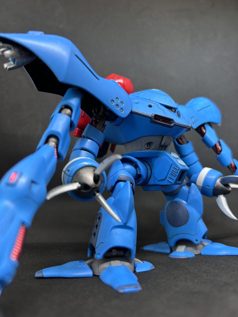 プラ板でディティール増し、肩にバーニア追加してあります。